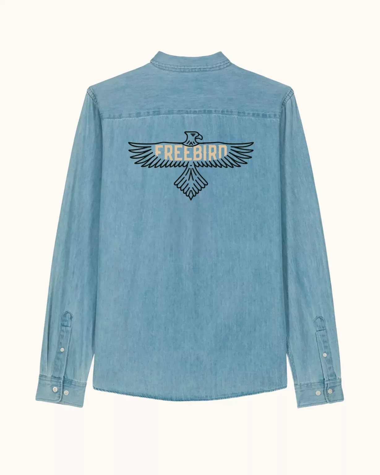 Hellblaues Denim-Shirt von LavendersRanch (LR) mit "Freebird"-Design auf der Rückseite, Western-Style.